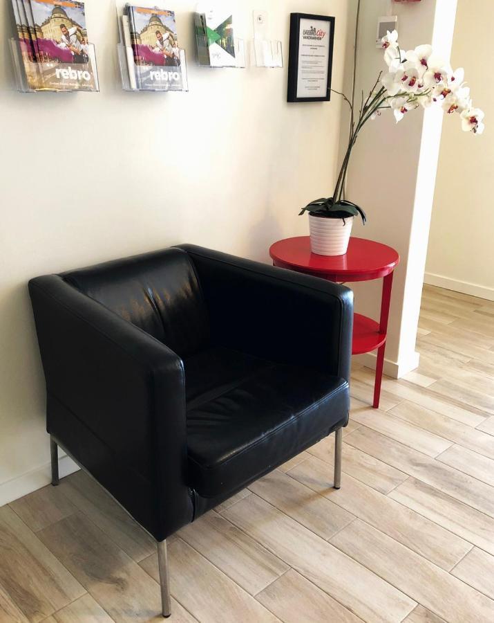 Oerebro City Hostel ภายนอก รูปภาพ